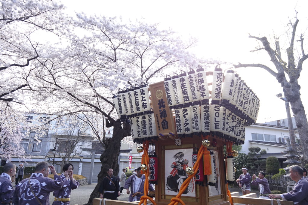 夕暮れ時の北神會 万燈神輿渡御